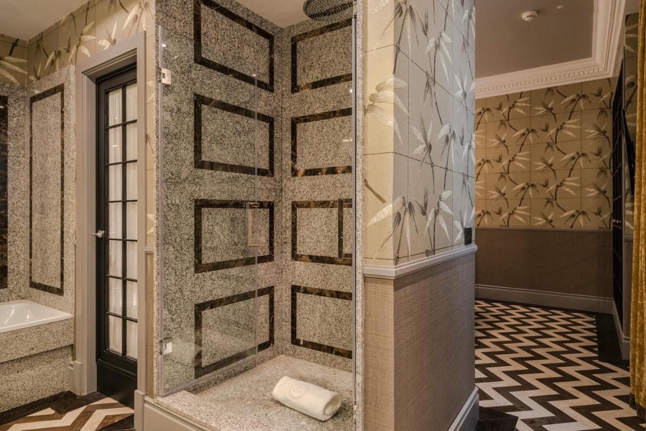 Relais & Chateaux Heritage Hotel Madrid Ngoại thất bức ảnh A shower cubicle